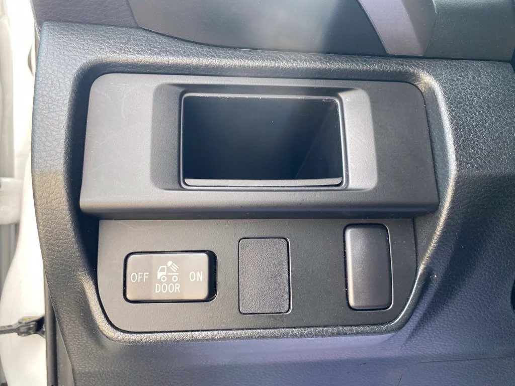 Used 2016 White Toyota SR5 image 23