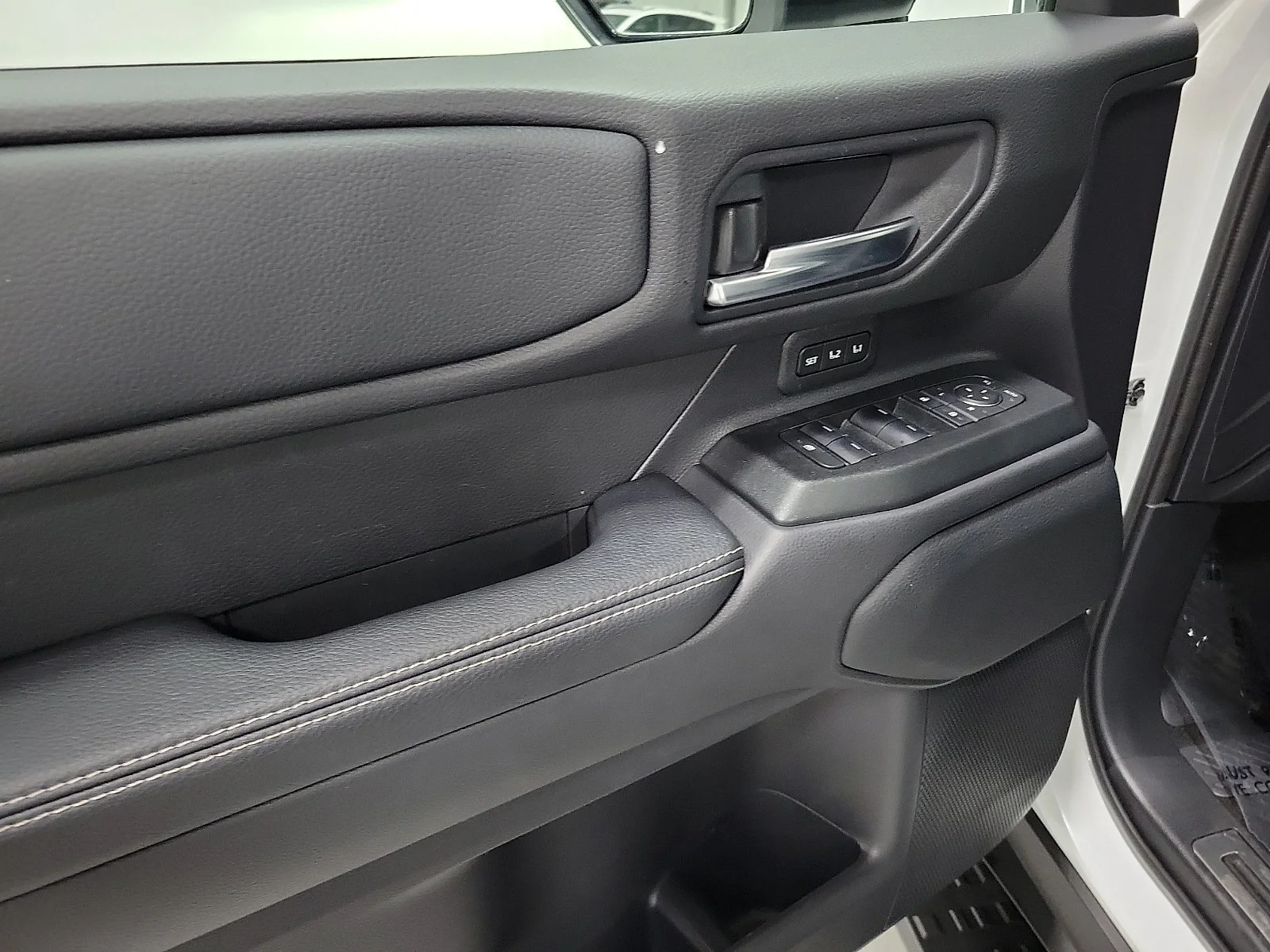 Used 2025 WIND CHILL PEARL Toyota  image 11