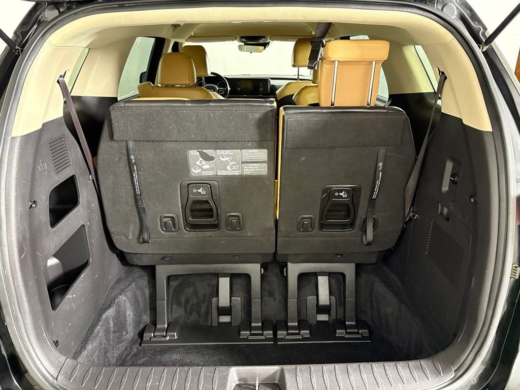 Used 2022 Black Kia LXS image 17