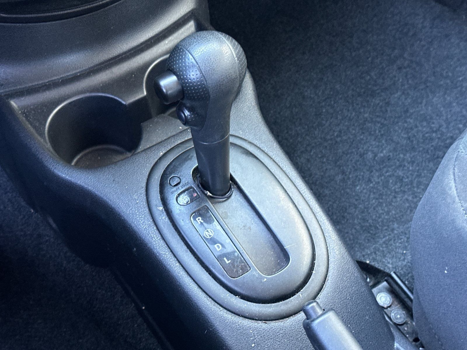 Used 2015 White Nissan S Plus image 18