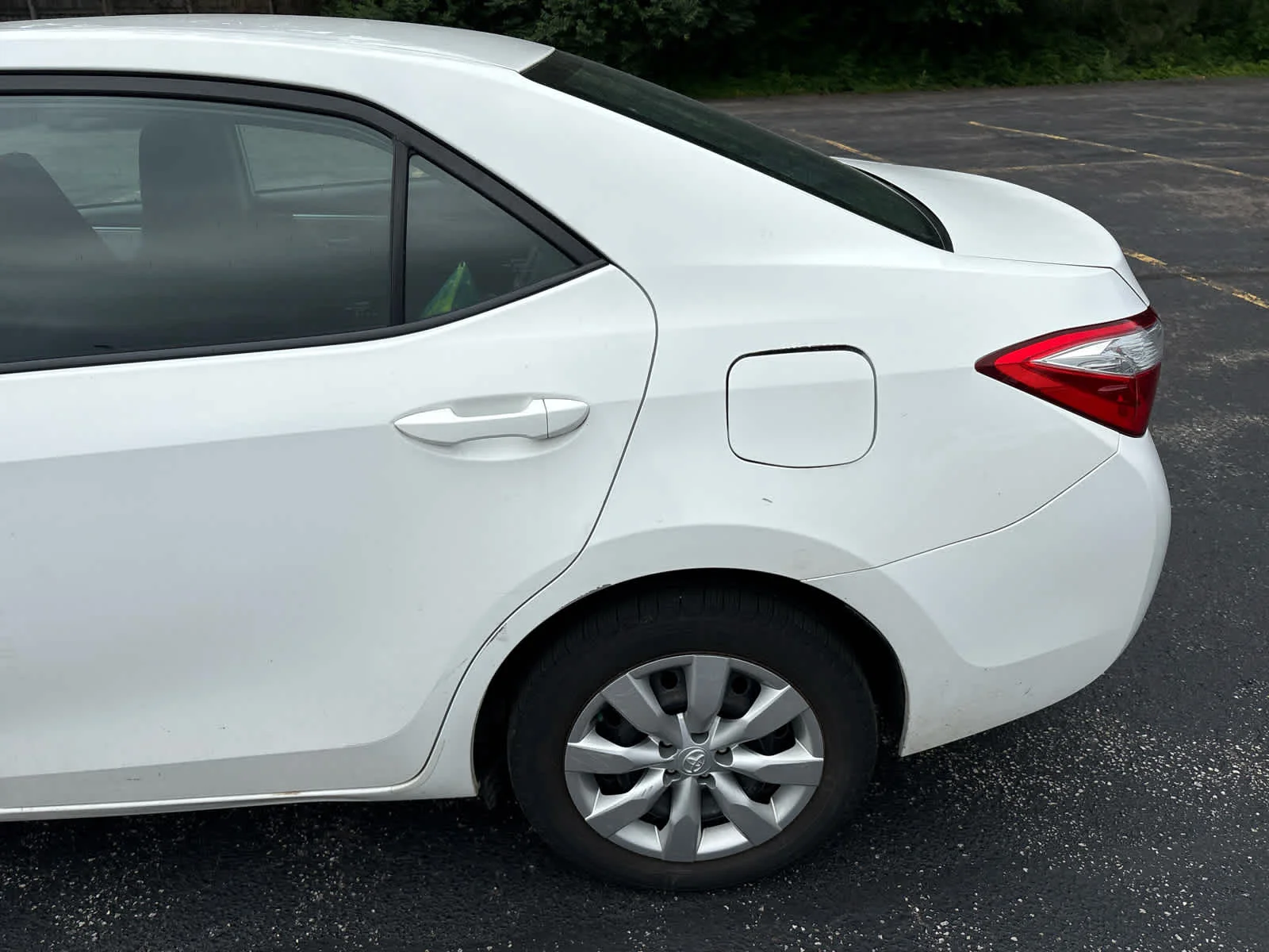 Used 2015 Super White Toyota LE image 4