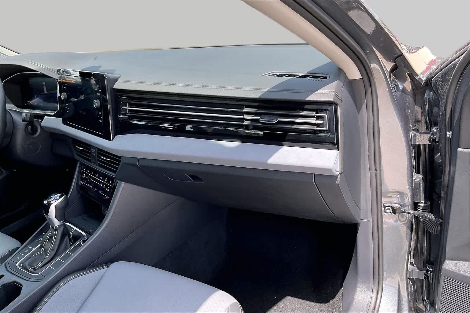 Used 2025 Platinum Gray Metallic Volkswagen SE image 19