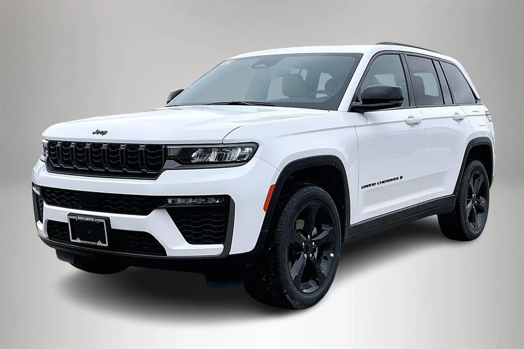 New 2026 Bright White Clear-Coat Exterior Paint Jeep Limited image 2