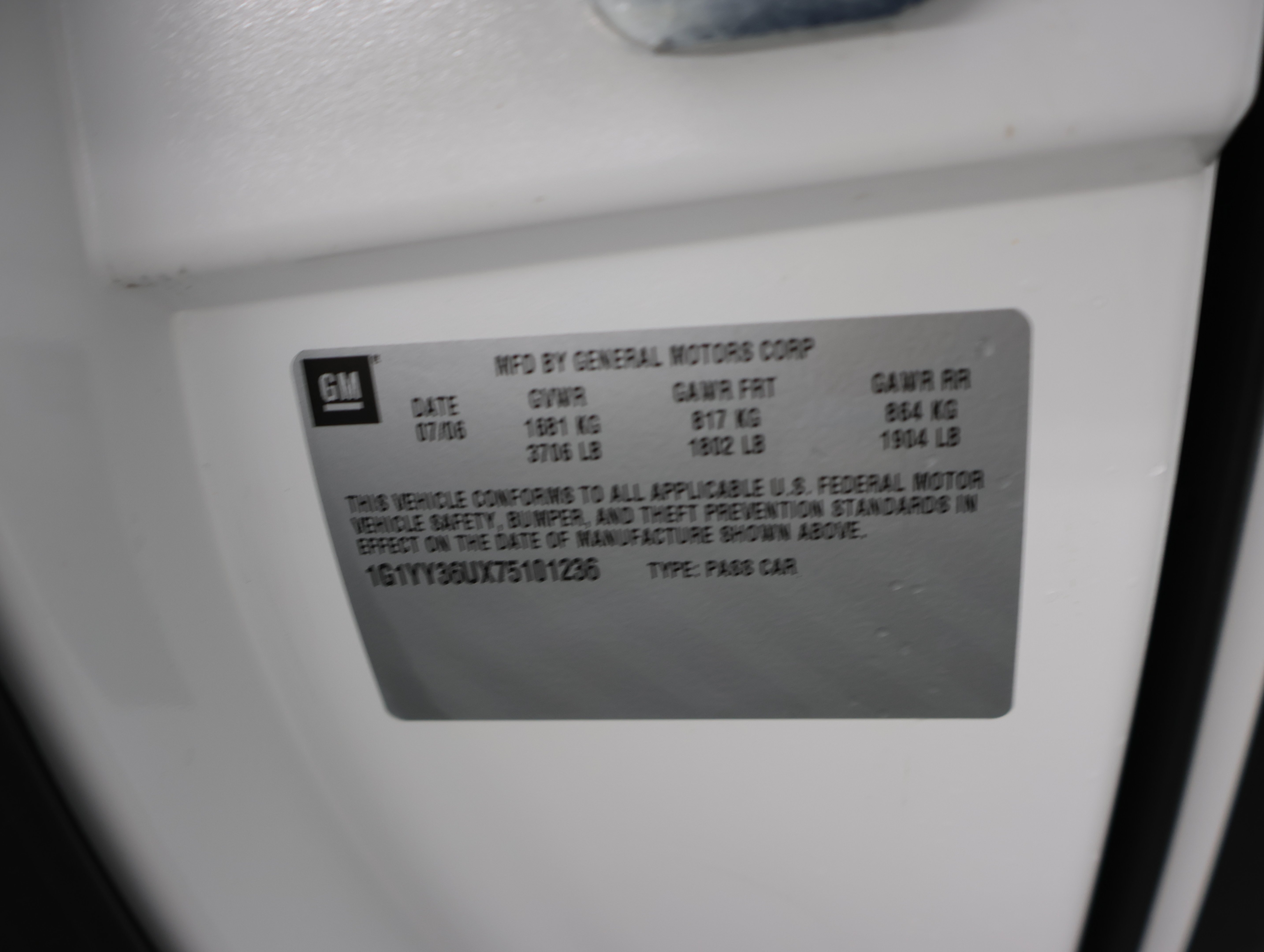 Used 2007 Arctic White Chevrolet  image 57