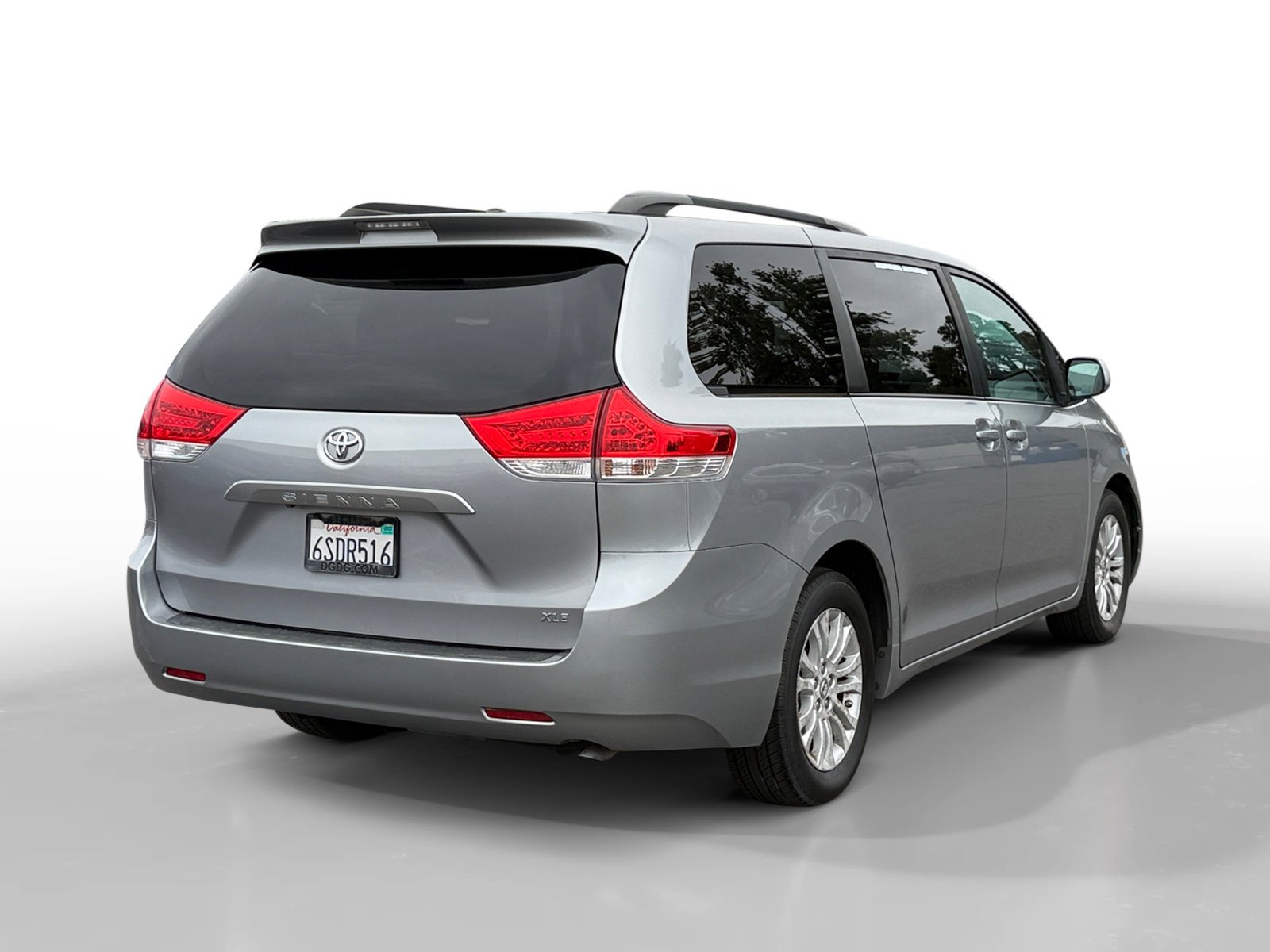 Used 2012 Silver Sky Metallic Toyota XLE image 5