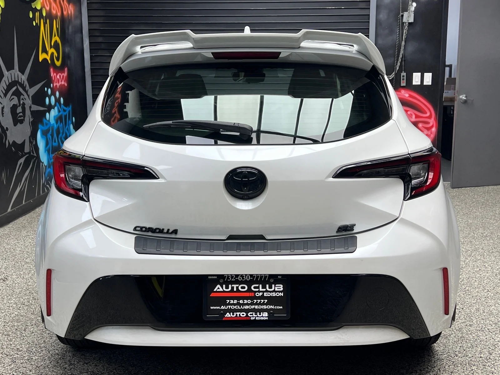 Used 2025 Ice Cap (040) Toyota SE image 5