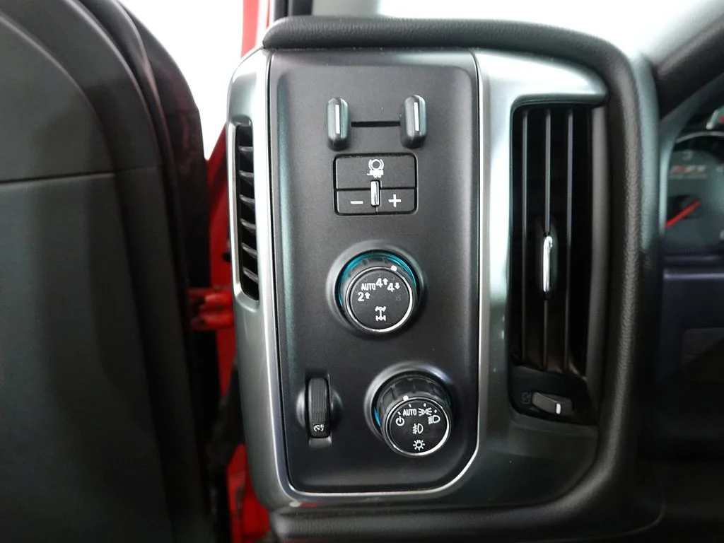 Used 2018 Red Chevrolet LT image 17