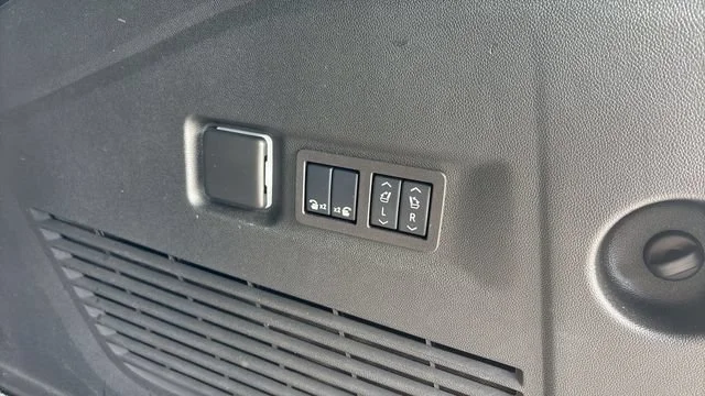 Used 2024 Summit White Chevrolet RST image 34