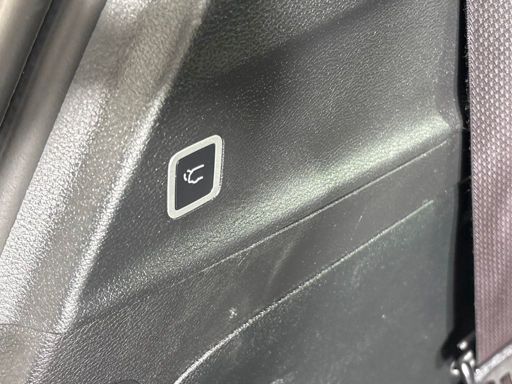 Used 2025 Black Chrysler Select image 24
