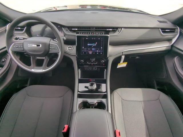 New 2026 Diamond Black Crystal Pearl-Coat Exterior Paint Jeep Laredo image 17
