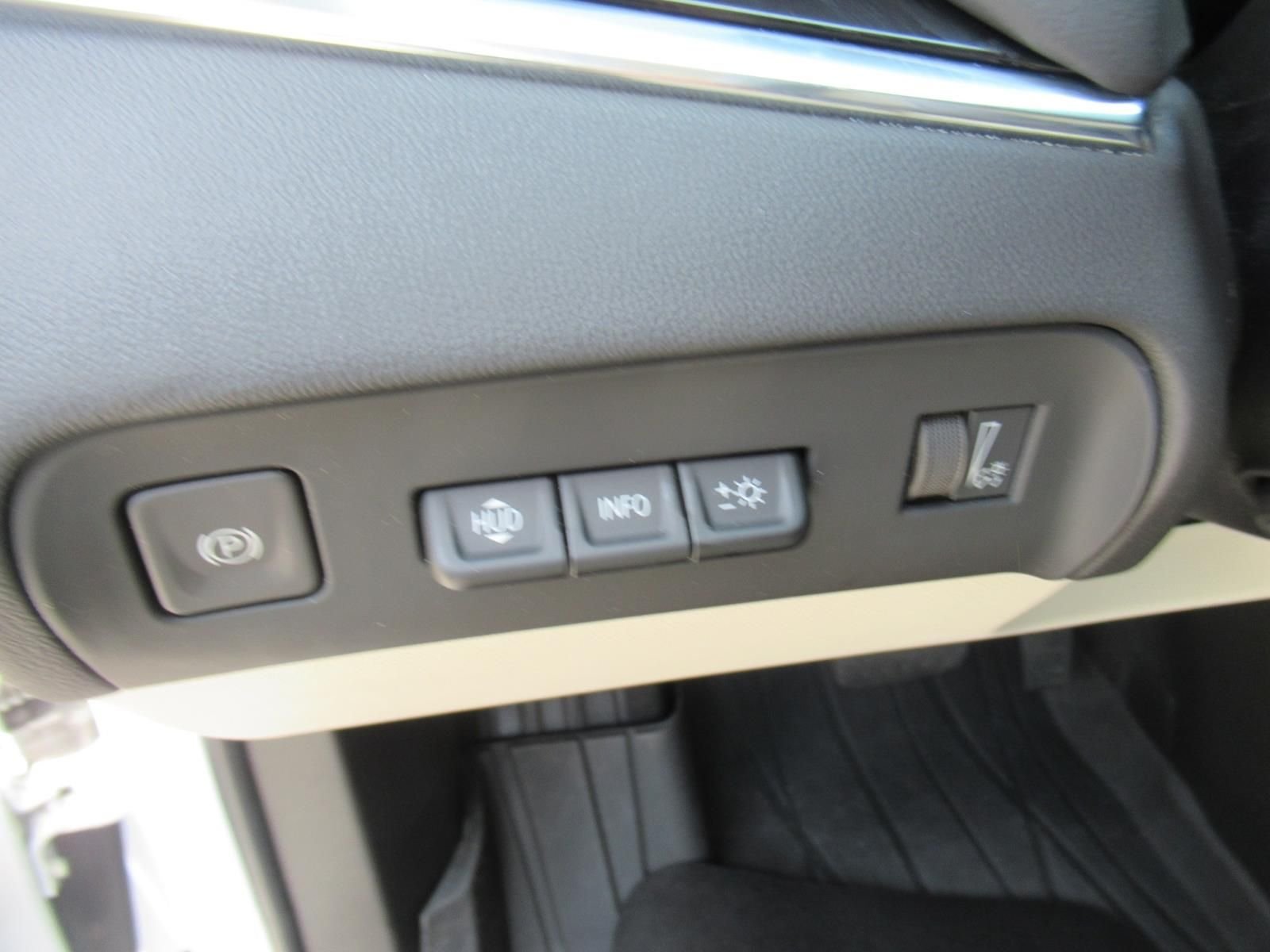 Used 2024 White Buick Avenir image 16