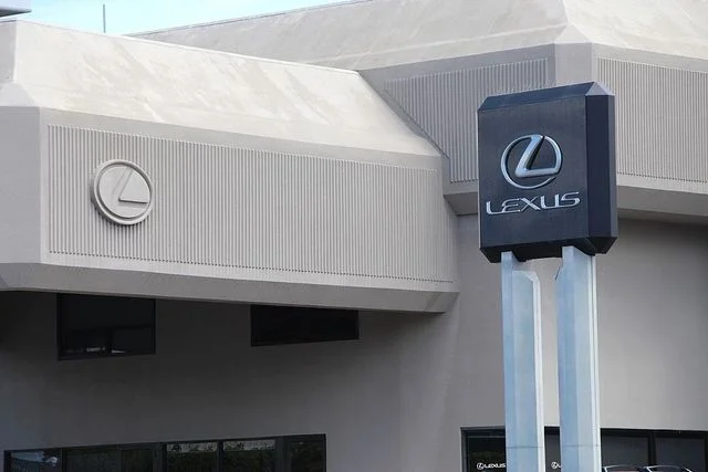Used 2025 White Lexus 350h Luxury image 9