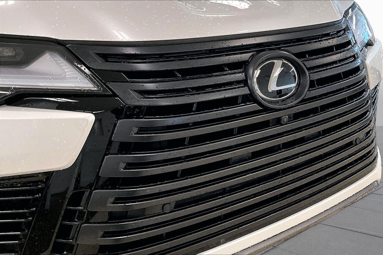 Used 2025 Eminent White Pearl Lexus Luxury image 28