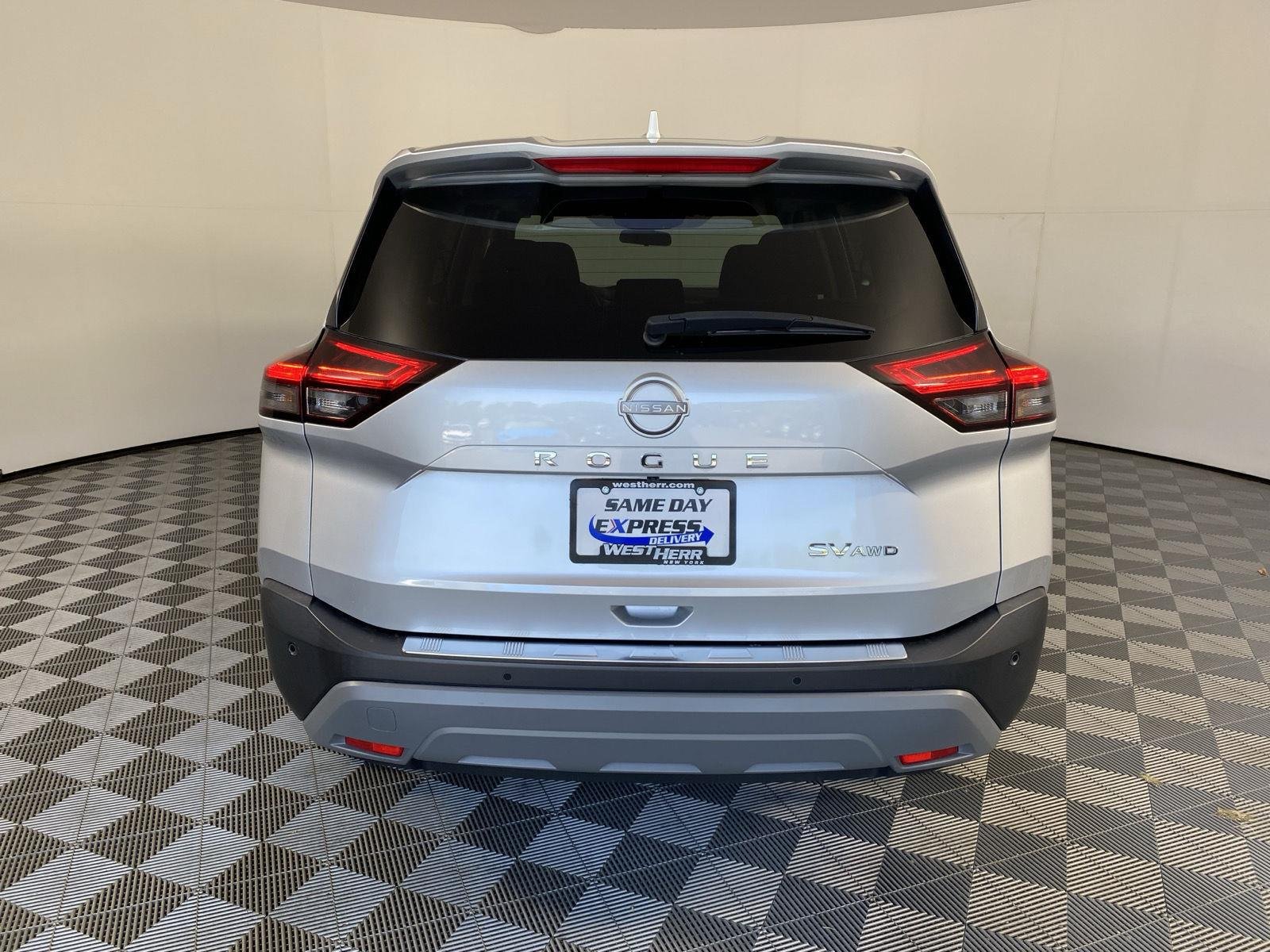 Used 2023 Brilliant Silver Metallic Nissan SV image 6