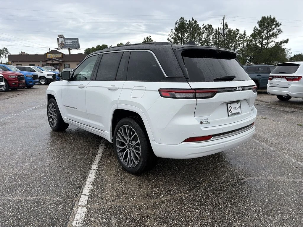 New 2026 Bright White Clear-Coat Exterior Paint Jeep Summit image 4