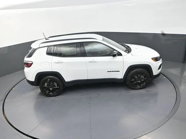 New 2026 Bright White Clear-Coat Exterior Paint Jeep Latitude image 18
