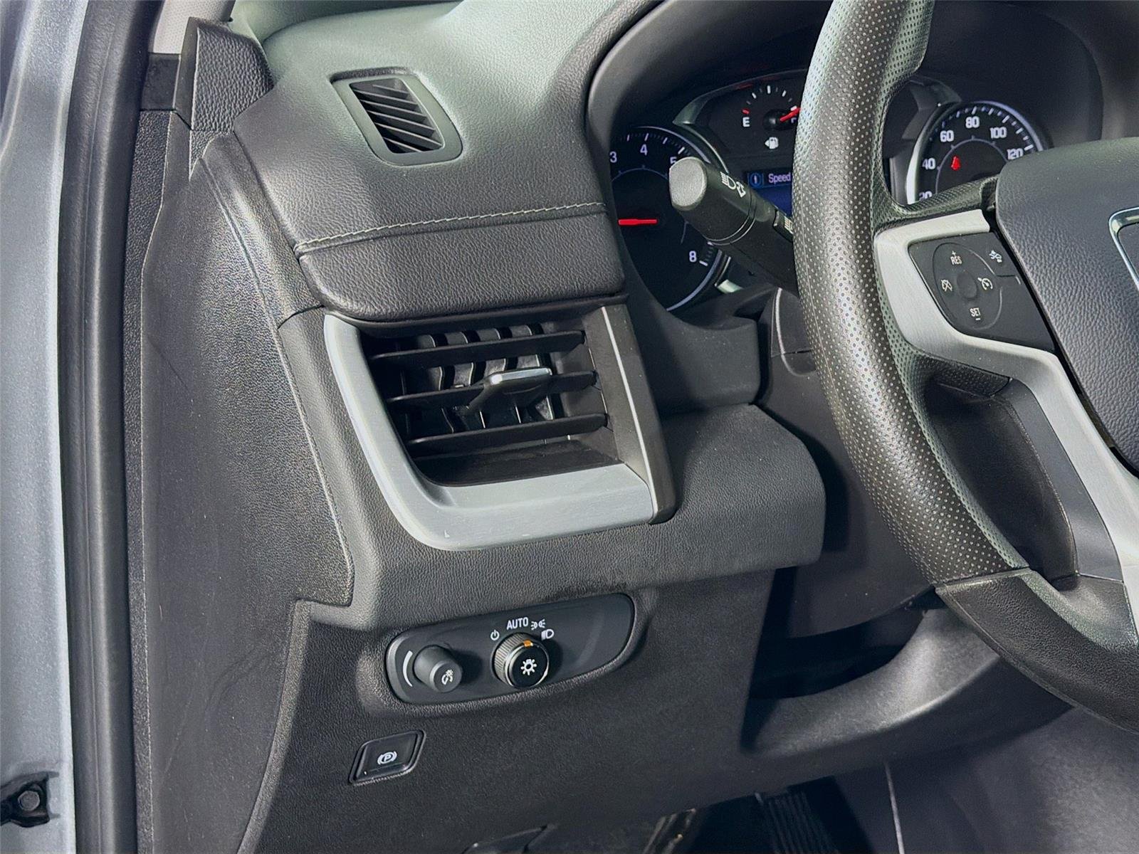 Used 2023 Sterling Metallic GMC SLE image 17