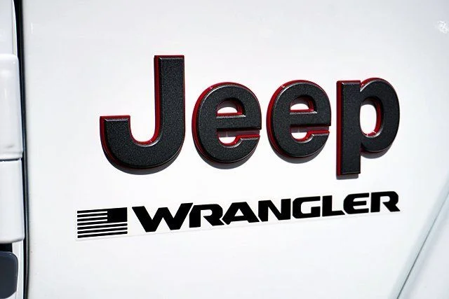 New 2026 Bright White Clear-Coat Exterior Paint Jeep Rubicon X image 12