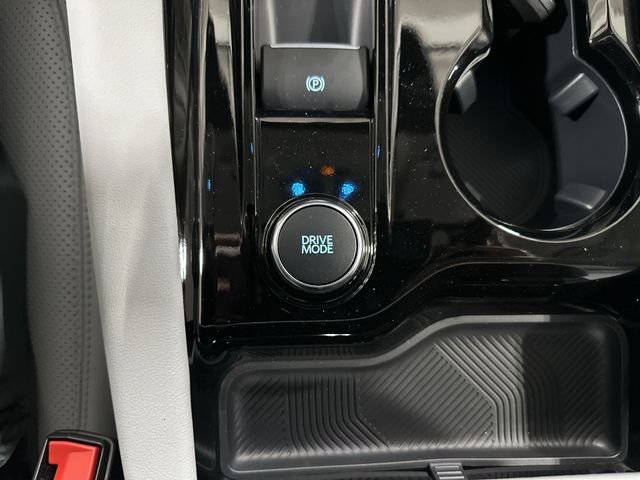 New 2026 Space White Metallic Ford Platinum™ image 35
