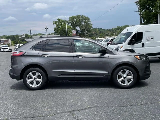 Used 2024 Gray Ford SE image 9