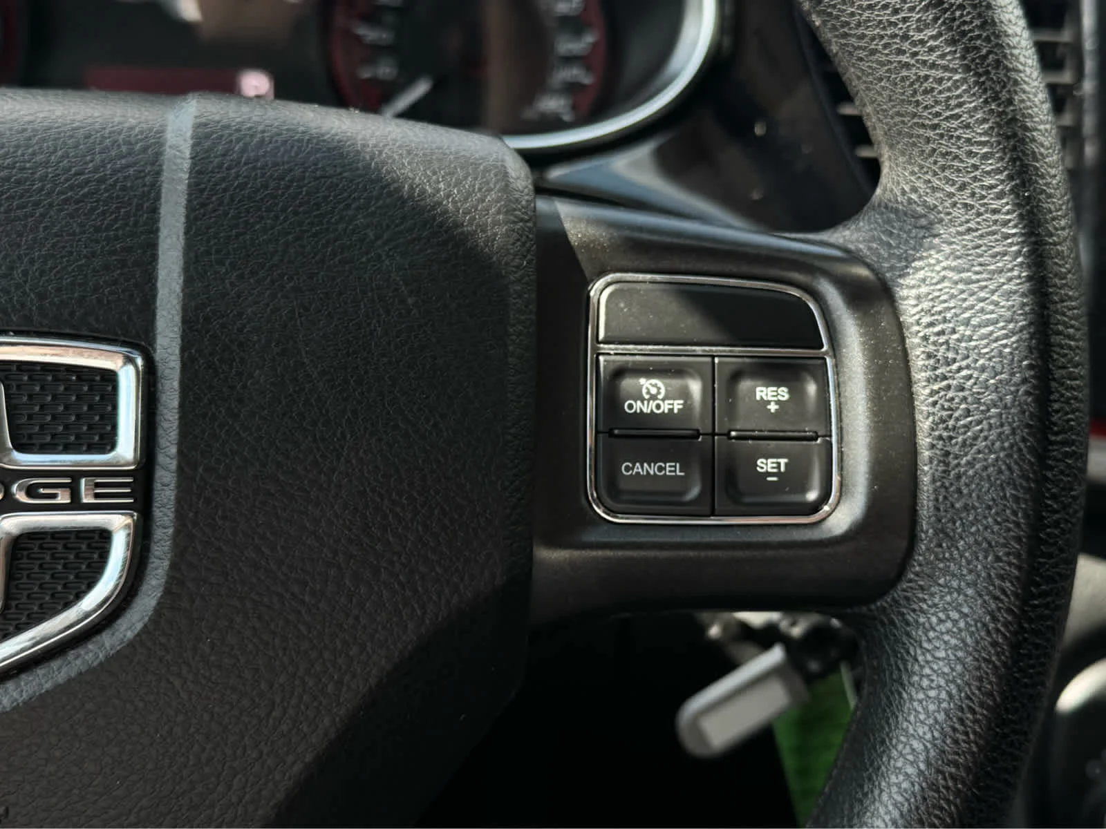 Used 2015 Billet Silver Metallic Clearcoat Dodge SE image 21
