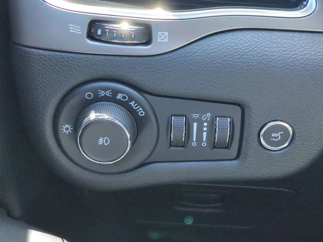 Used 2022 Black Jeep Limited image 20