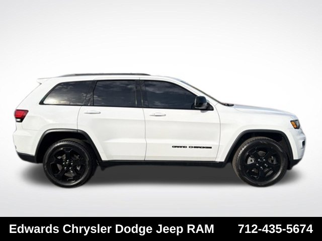 Used 2019 White Jeep Laredo image 9