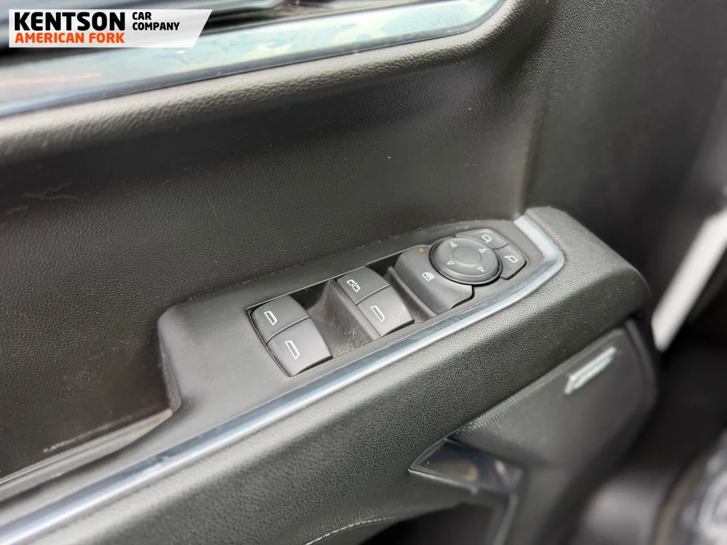 Used 2024 White GMC Elevation image 18
