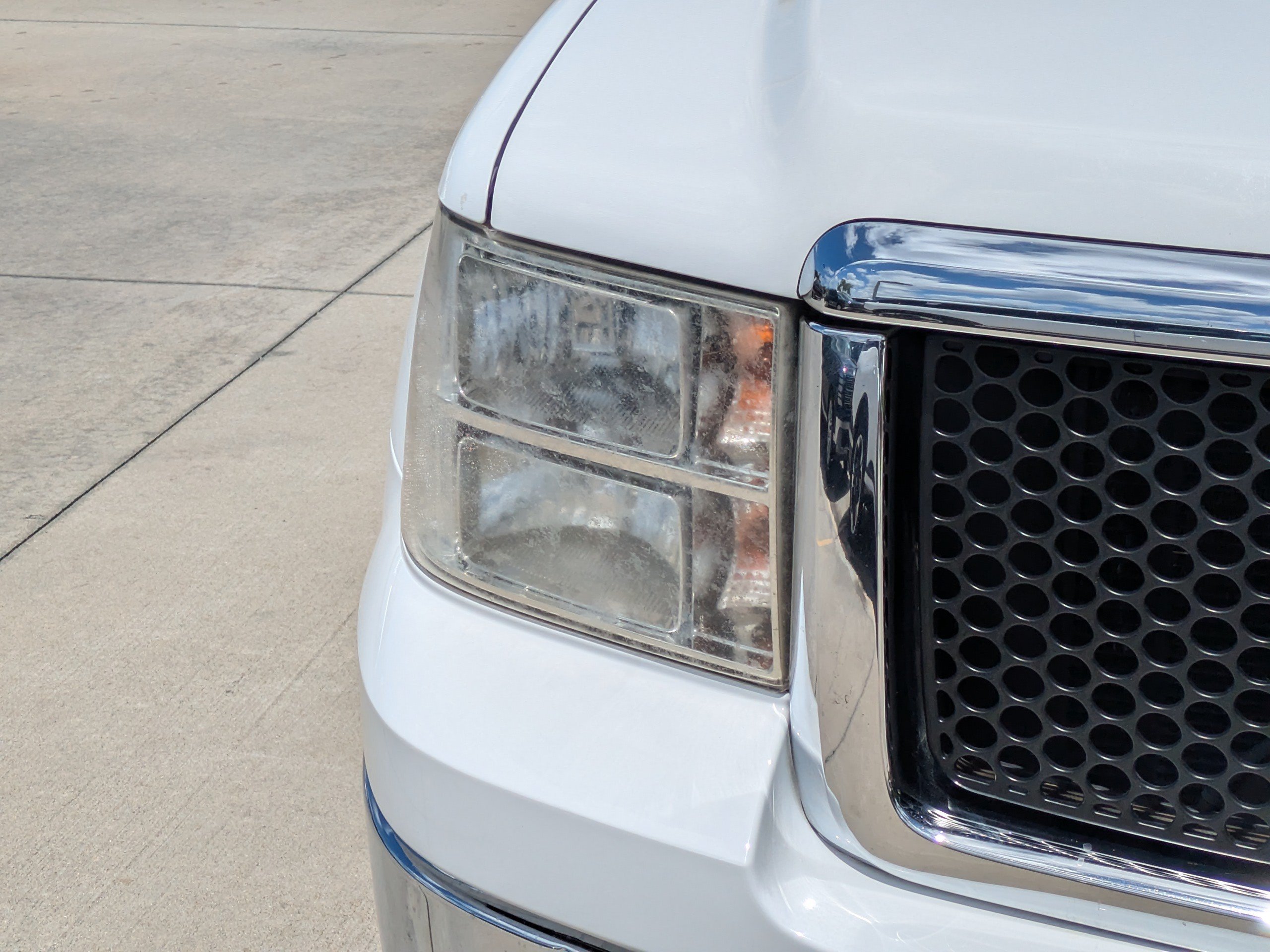 Used 2009 Summit White GMC SLE image 7