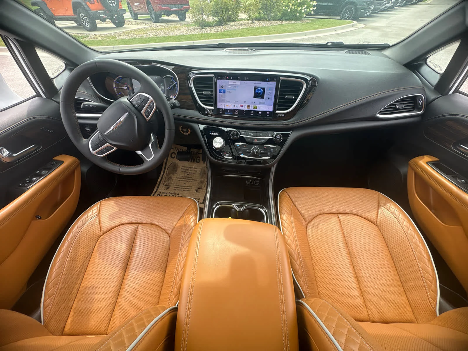 Used 2022 Bright White Clearcoat Chrysler Hybrid Pinnacle image 17