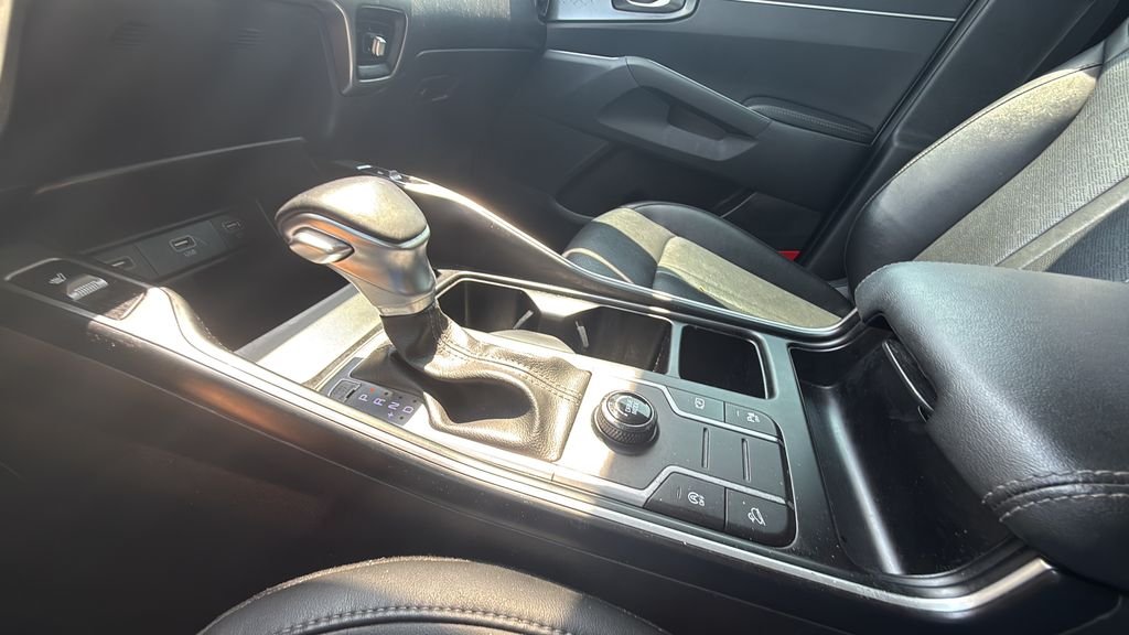 Used 2022 White Kia S image 29