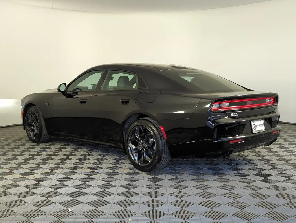 New 2026 Diamond Black Crystal Pearlcoat Dodge R/T image 7