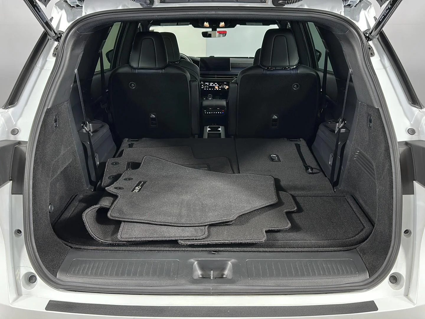 Used 2026 Radiant White INFINITI SPORT image 30