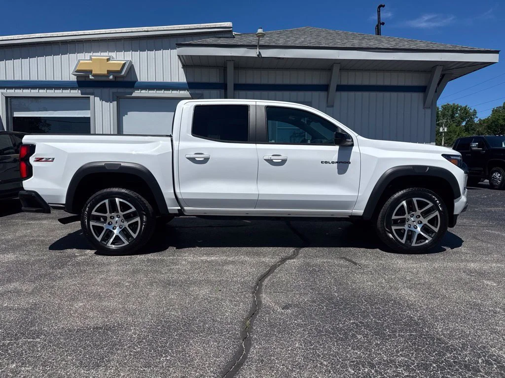 Used 2023 Summit White Chevrolet Z71 image 8
