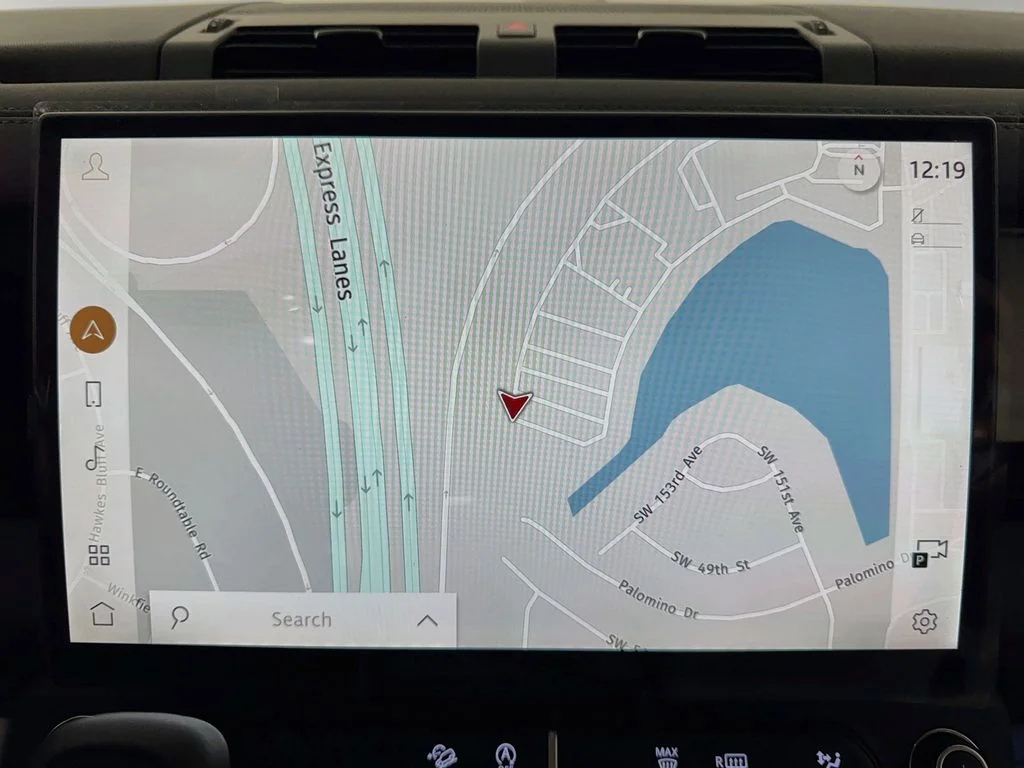New 2026 Fuji White Land Rover X-Dynamic SE image 13