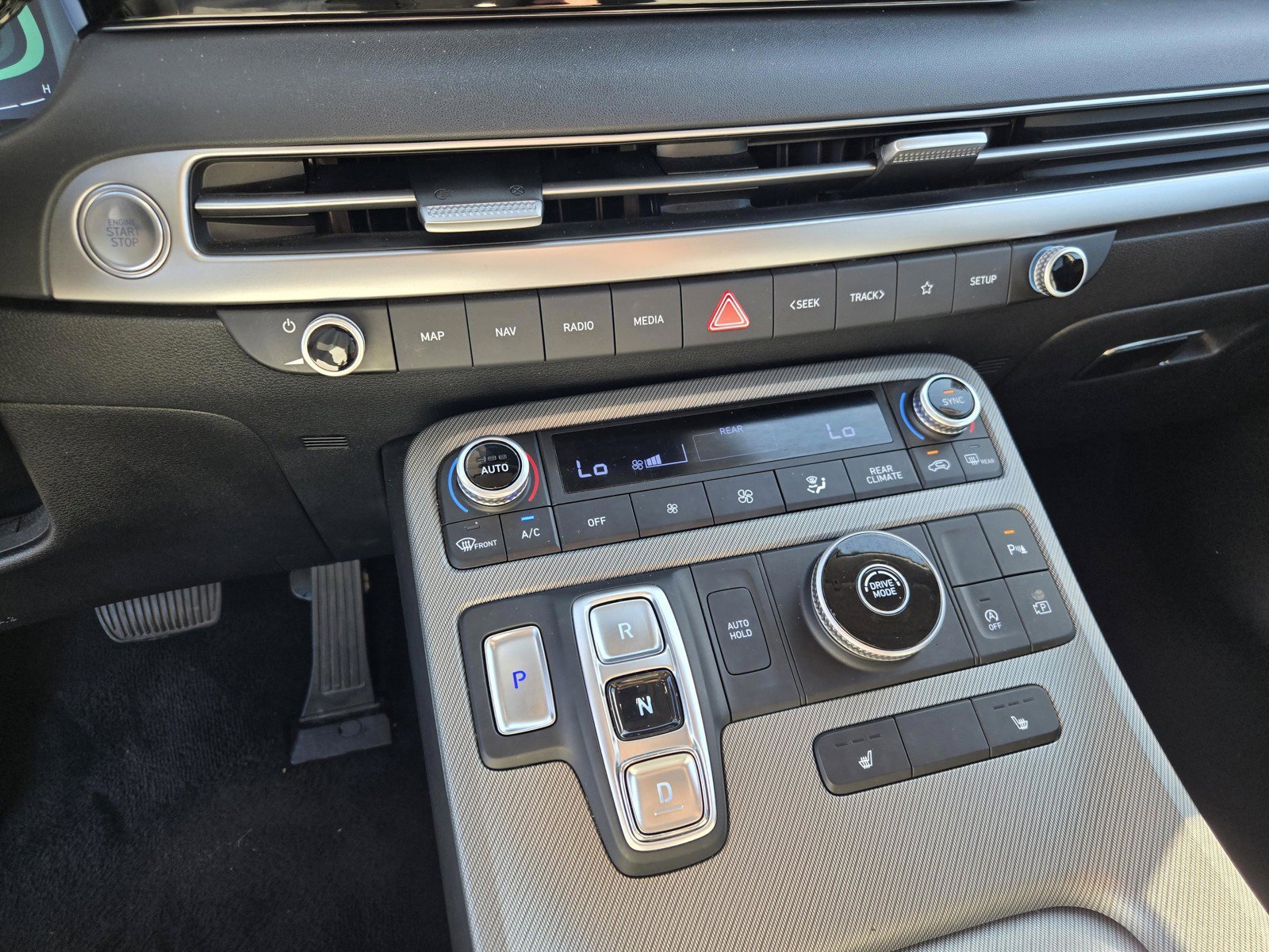 Used 2025 Moonlight Cloud Hyundai SEL image 22