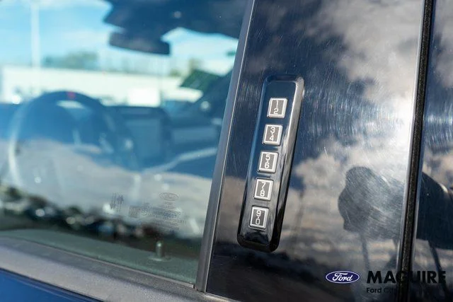 2023 Ford F-150 Raptor - Photo 17
