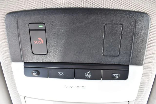Used 2021 White Nissan SV image 31