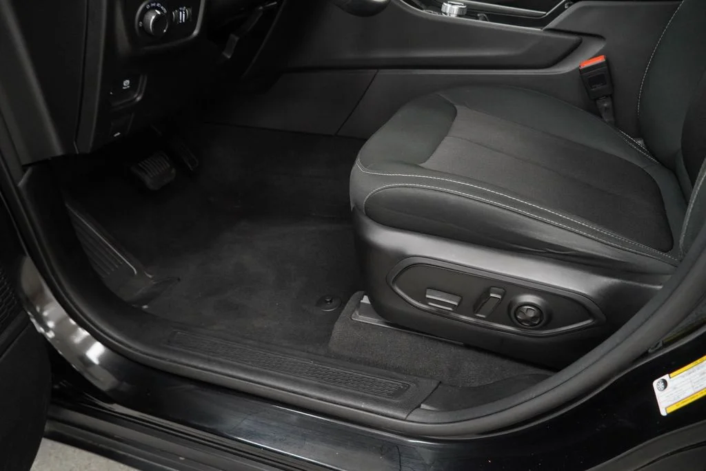 Used 2024 Black Jeep Laredo image 38