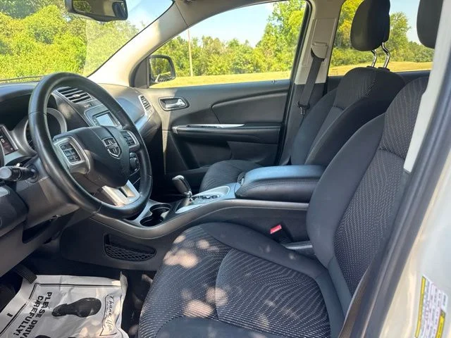 Used 2016 White Dodge Crossroad image 16