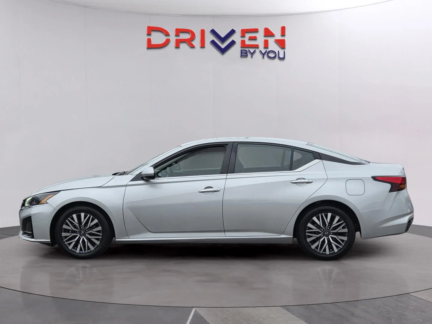 Used 2023 Brilliant Silver Metallic Nissan 2.5 SV image 2