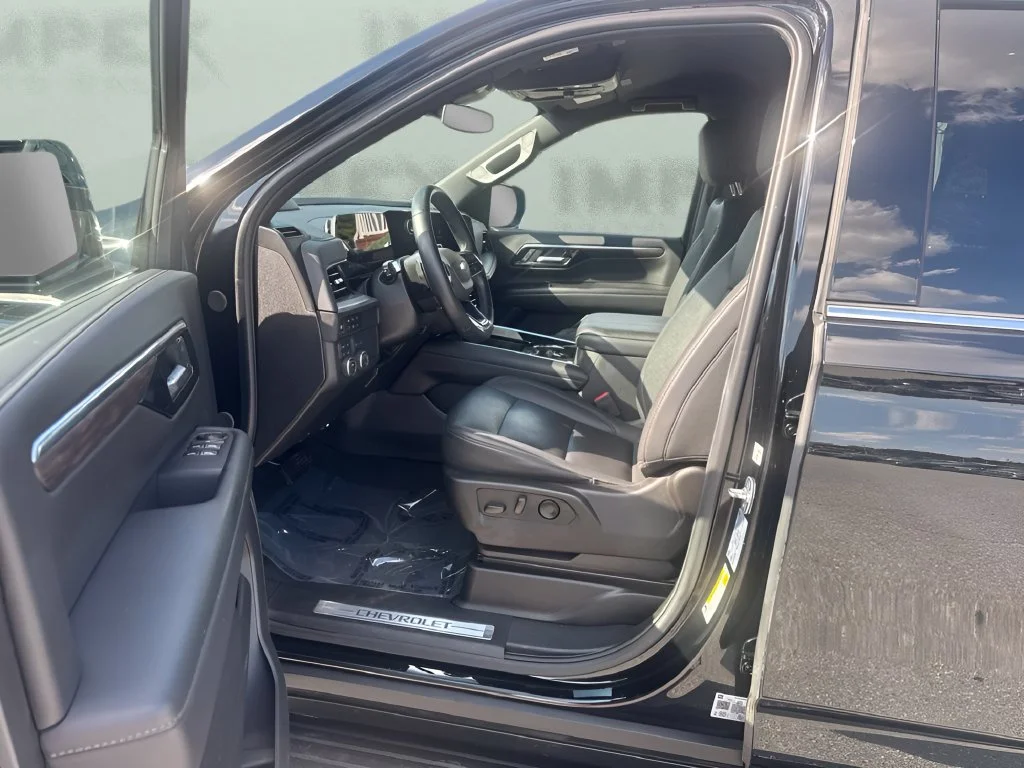 Used 2025 Black Chevrolet LT image 9