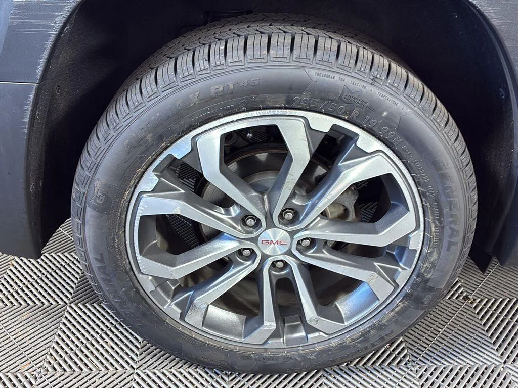 Used 2019 Quicksilver Metallic GMC SLT image 12