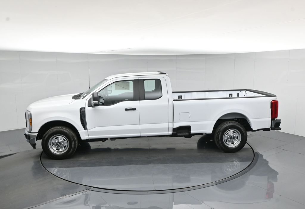New 2026 Oxford White Ford XL image 37