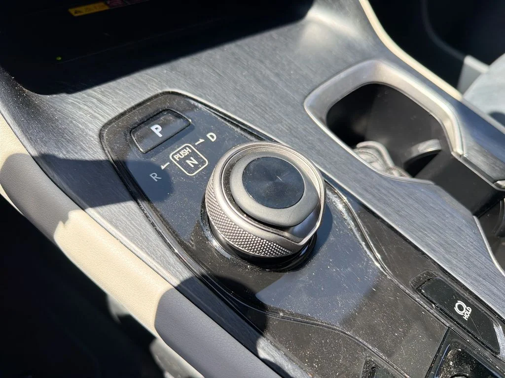 Used 2023  Lexus 450e Luxury image 21