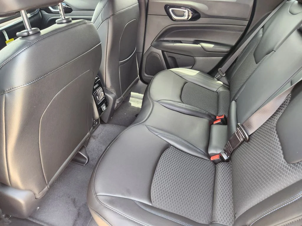 New 2026 Fathom Blue Pearl Coat Jeep Latitude image 19