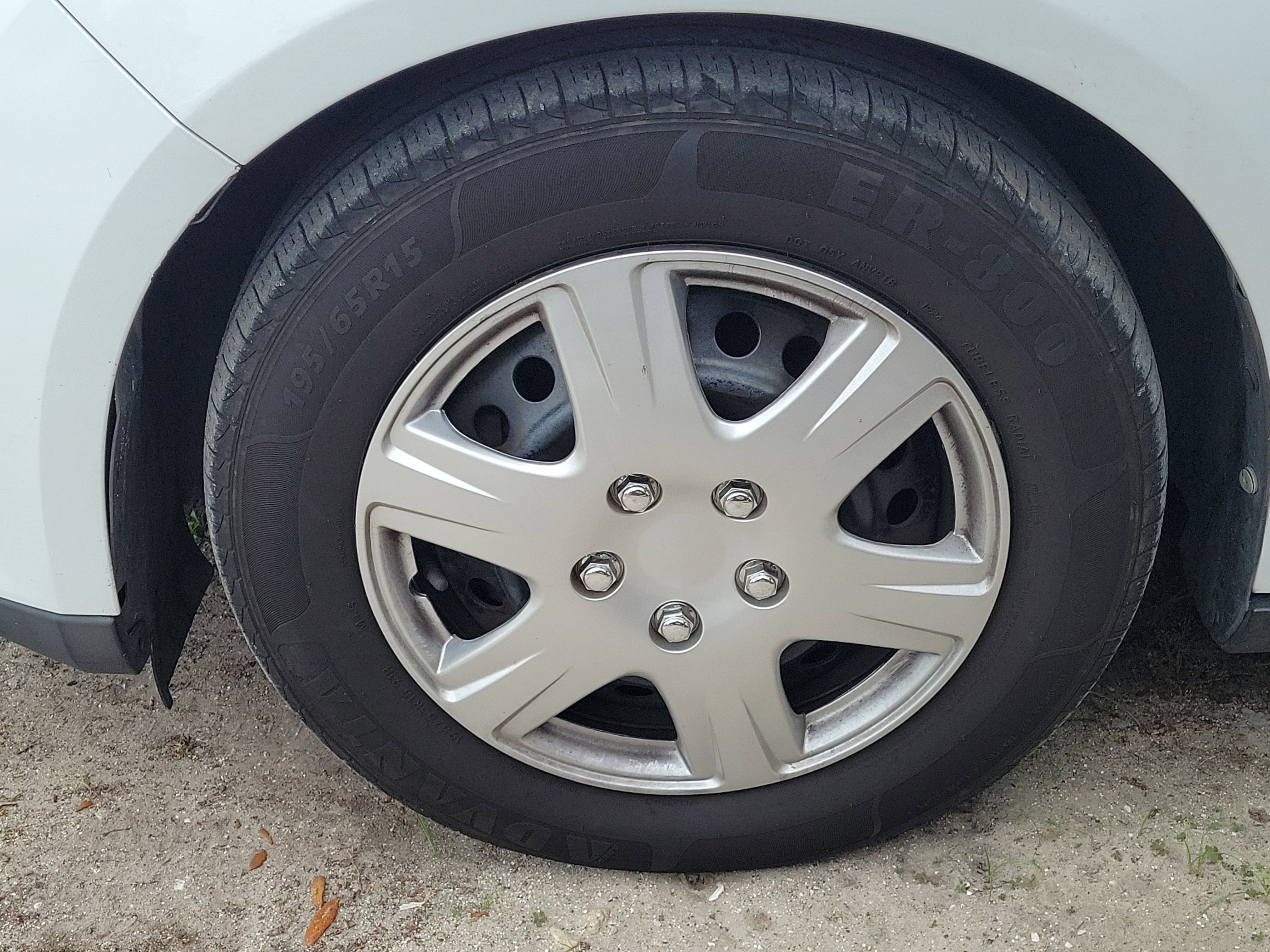 Used 2017 Oxford White Ford S image 5