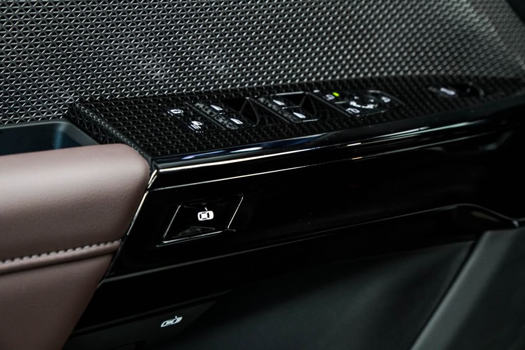 Used 2025 Black BMW 740i xDrive image 43