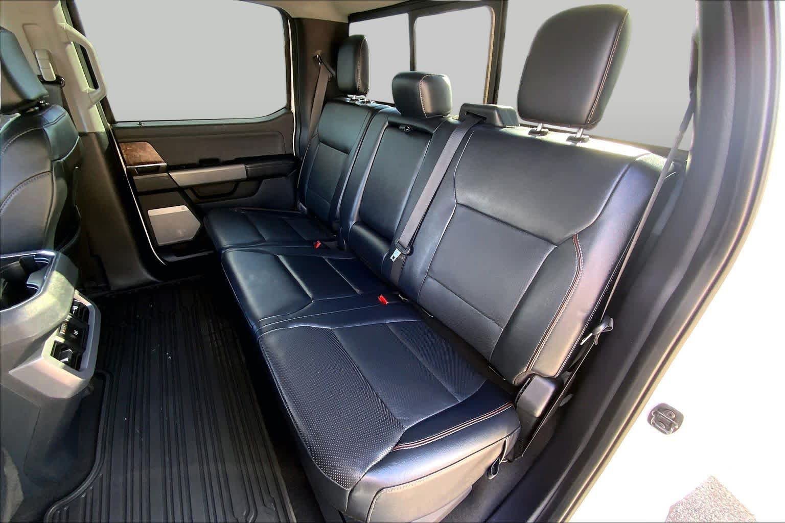 Used 2024 Star White Metallic Tri-Coat Ford F-250 Pickup LARIAT image 21