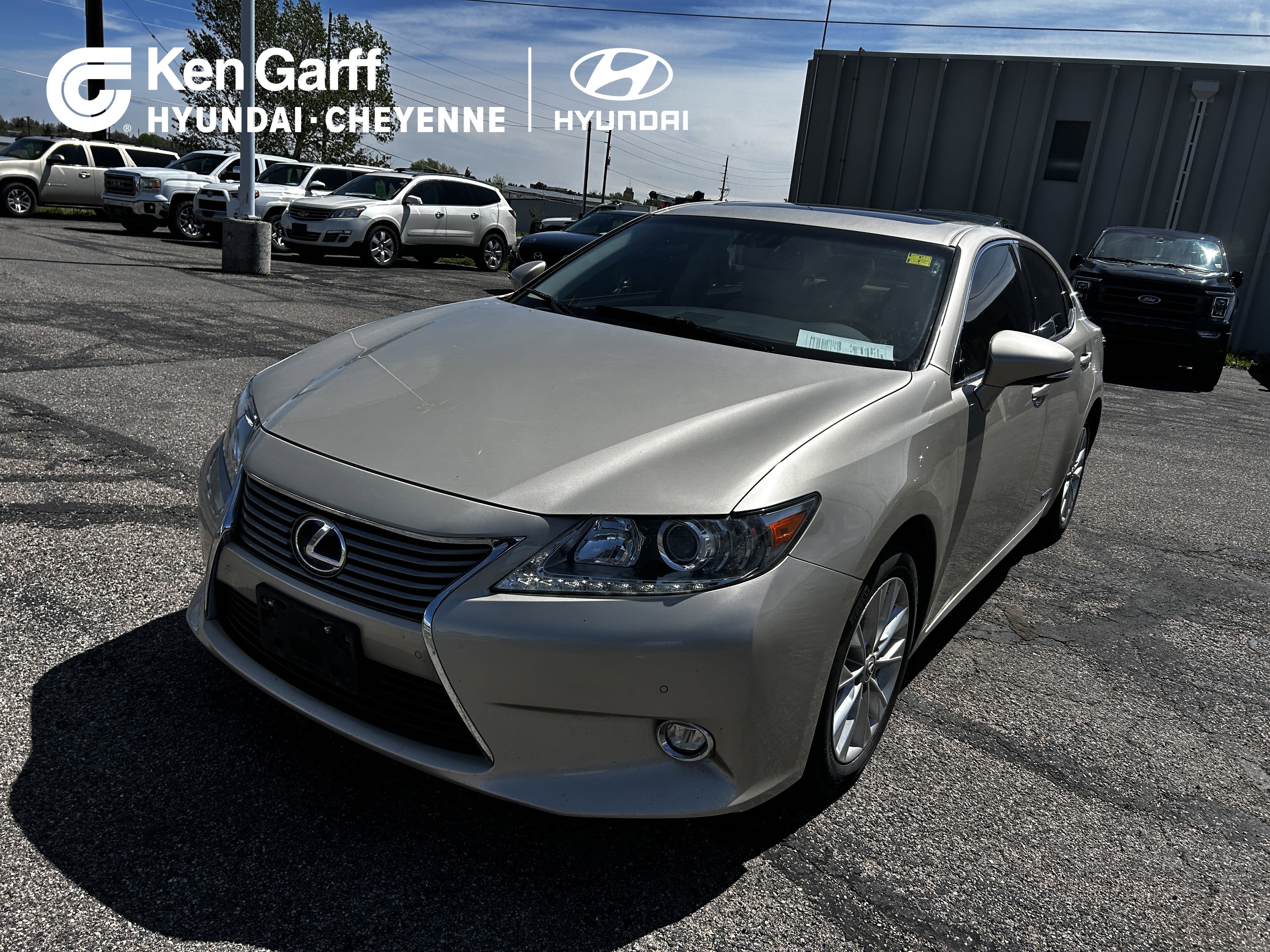 2015 Lexus ES 350 300h's photo